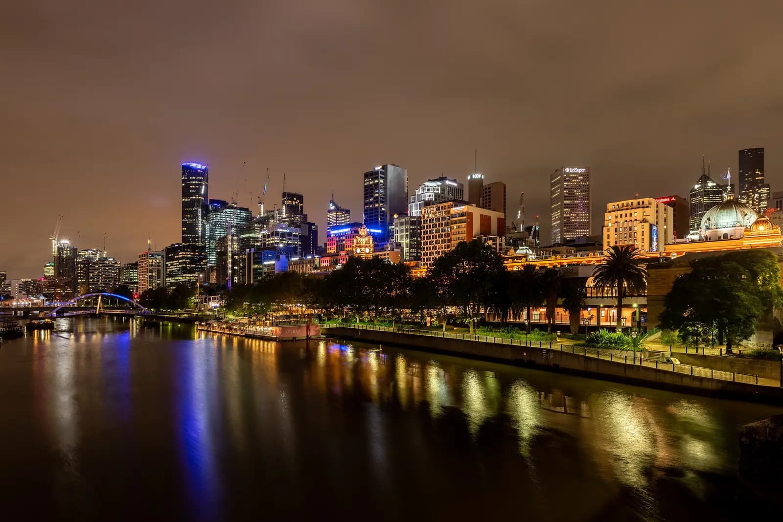 Melbourne city centre and the Yarra at night